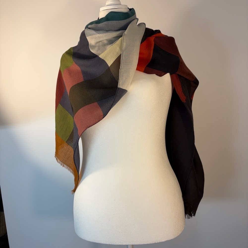 Akris Multicolor Patterned Cashmere Silk Blend Scarf. Large and Light Weight - Picture 6 of 10